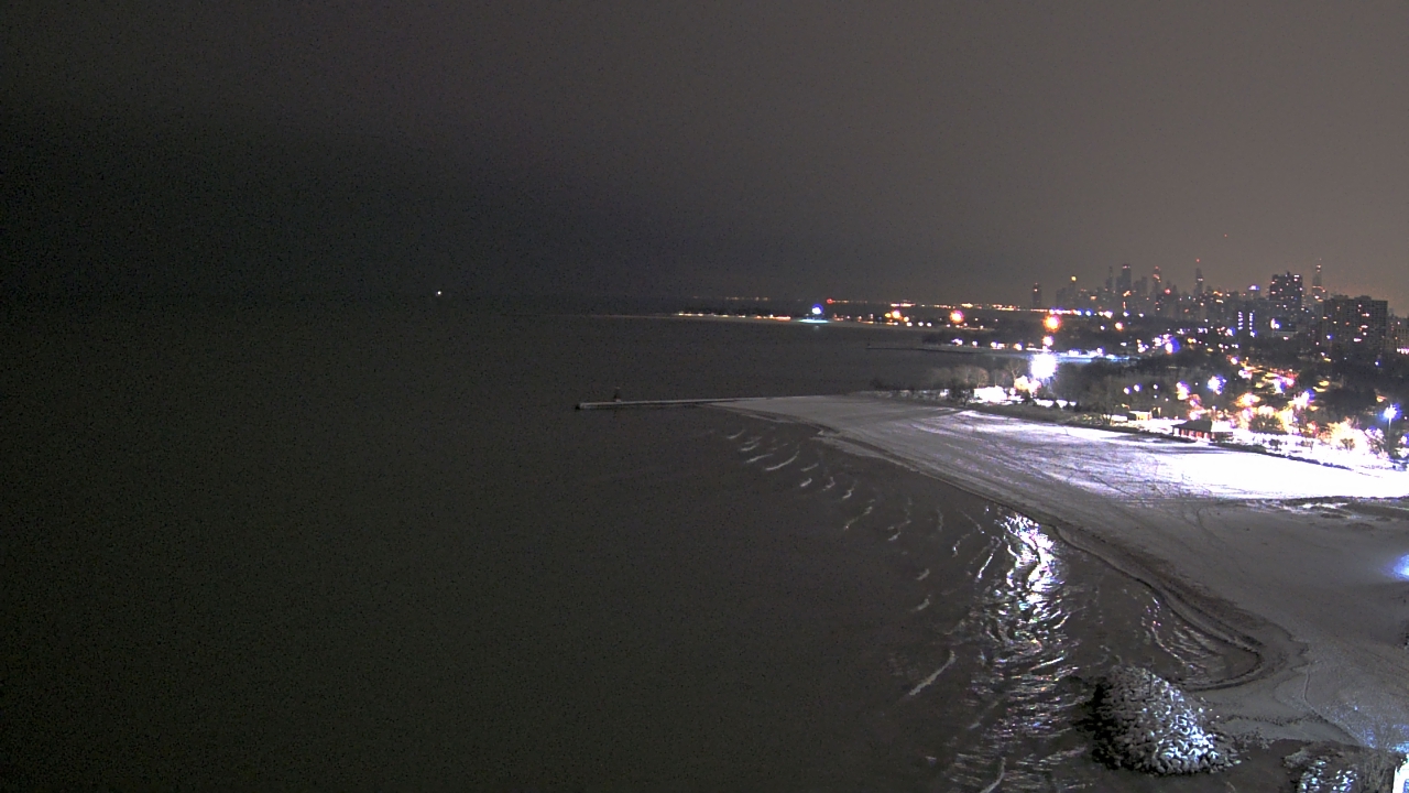 Thumbnail for current weather camera view from Edgewater Beach in Chicago, Illinois