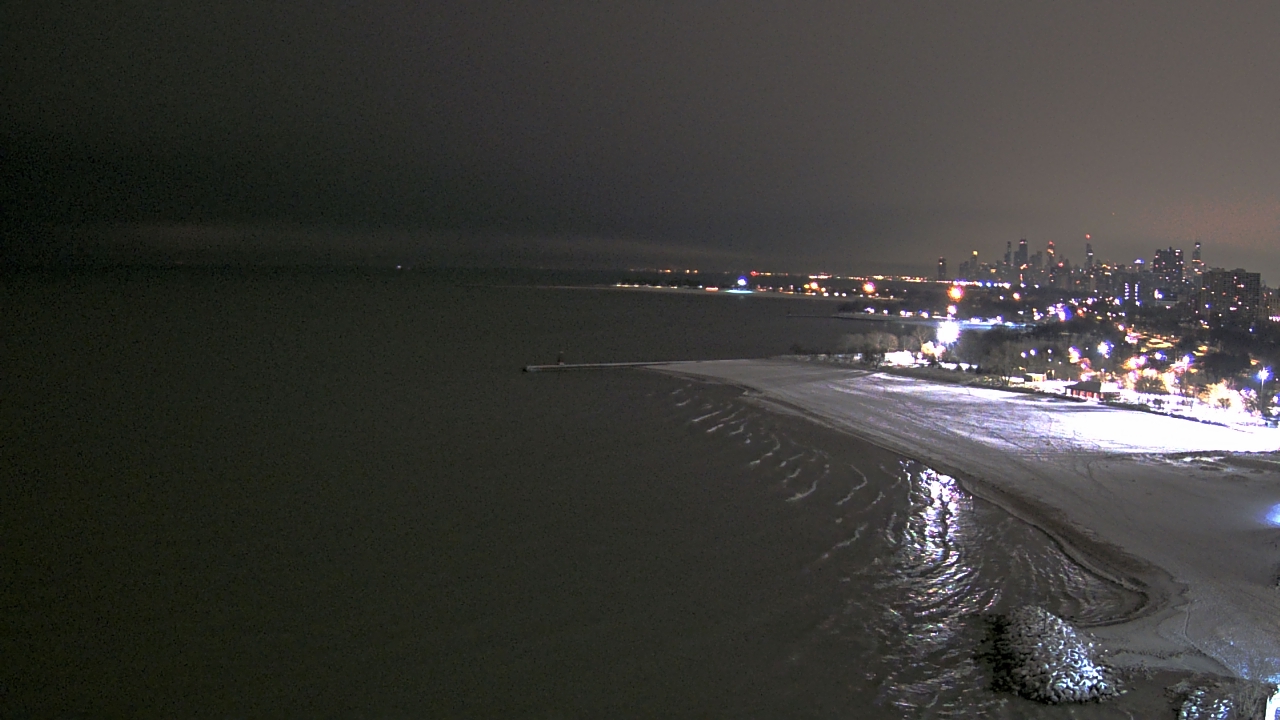 Thumbnail for current weather camera view from Edgewater Beach in Chicago, Illinois