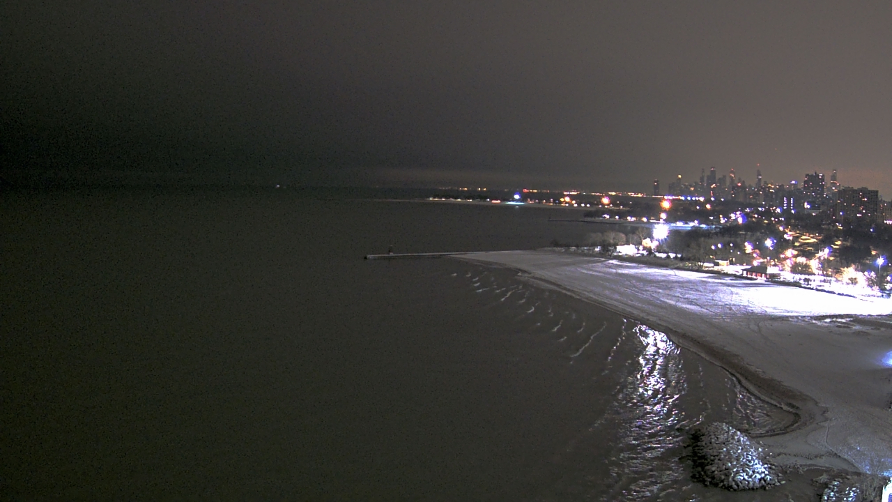Thumbnail for current weather camera view from Edgewater Beach in Chicago, Illinois
