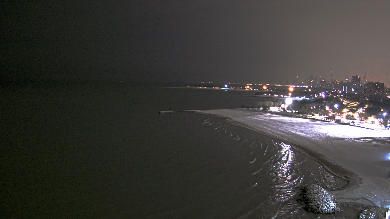 Thumbnail for current weather camera view from Edgewater Beach in Chicago, Illinois