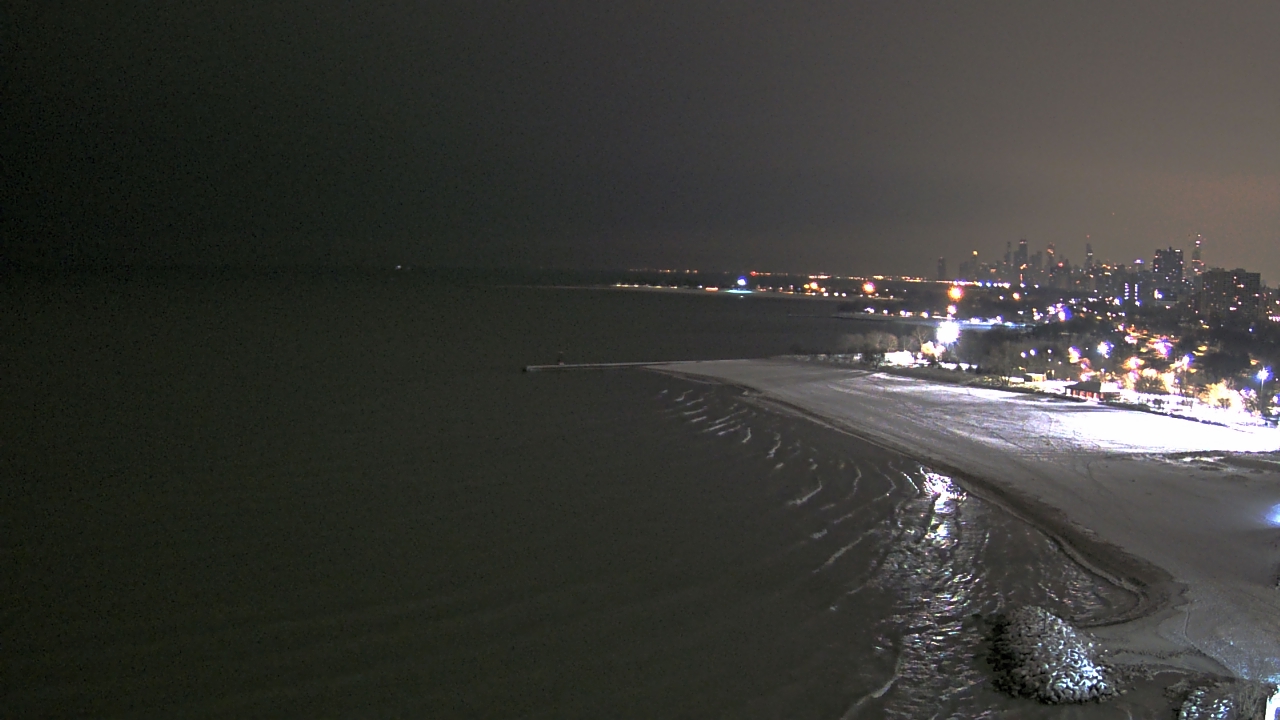 Thumbnail for current weather camera view from Edgewater Beach in Chicago, Illinois