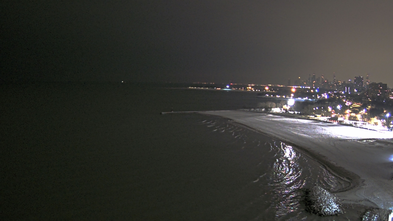 Thumbnail for current weather camera view from Edgewater Beach in Chicago, Illinois