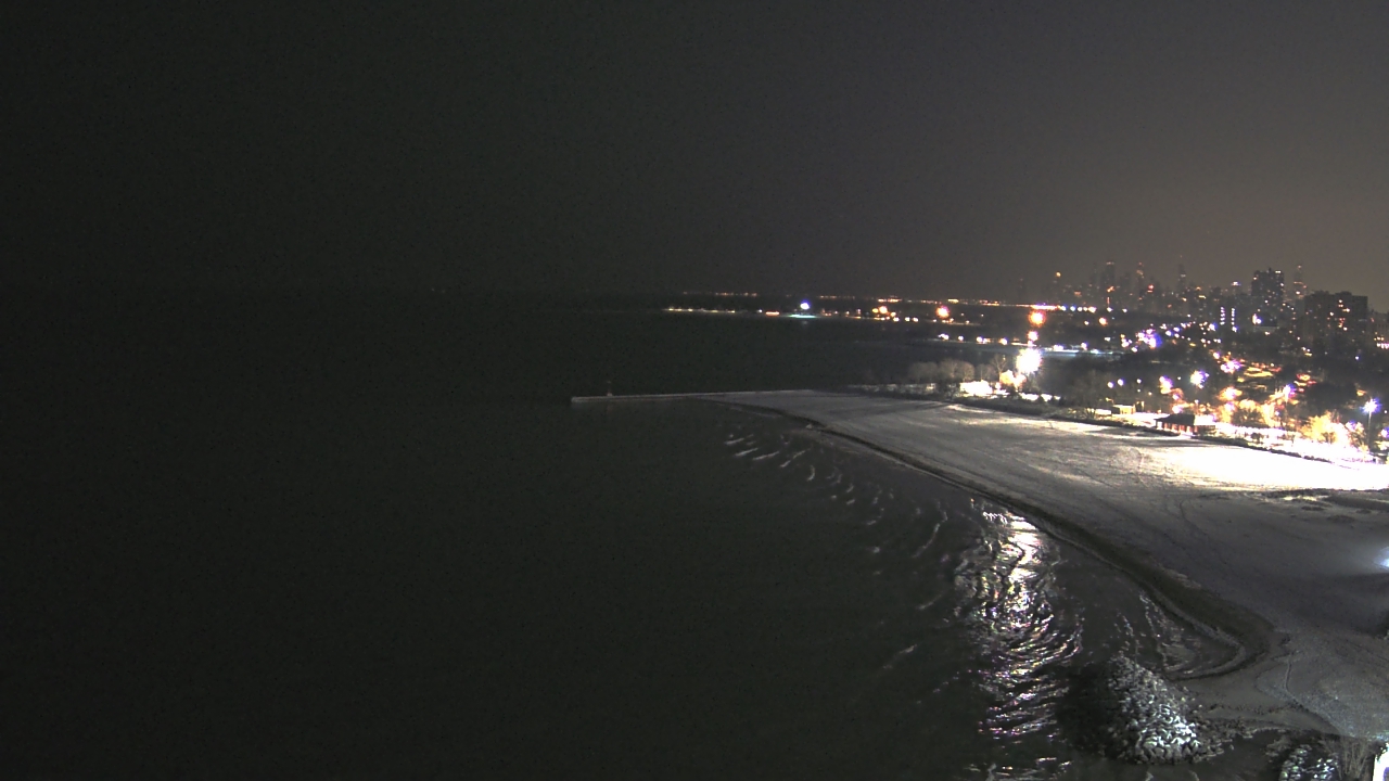 Thumbnail for current weather camera view from Edgewater Beach in Chicago, Illinois