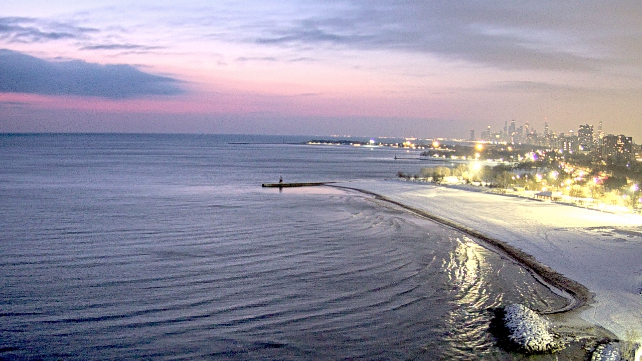 Thumbnail for current weather camera view from Edgewater Beach in Chicago, Illinois
