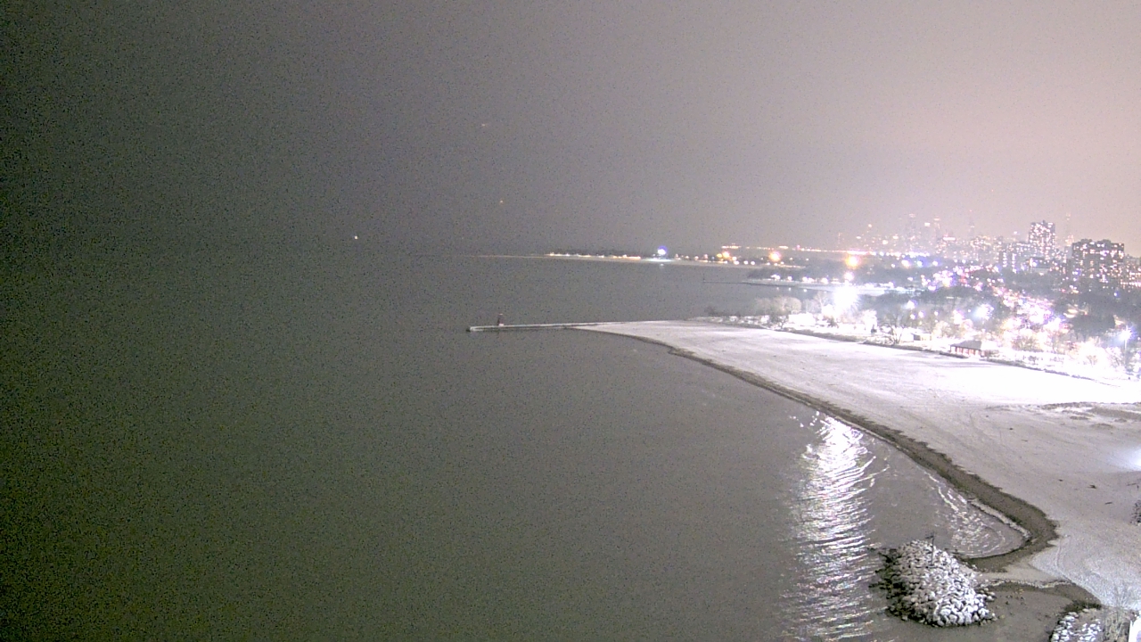 Thumbnail for current weather camera view from Edgewater Beach in Chicago, Illinois