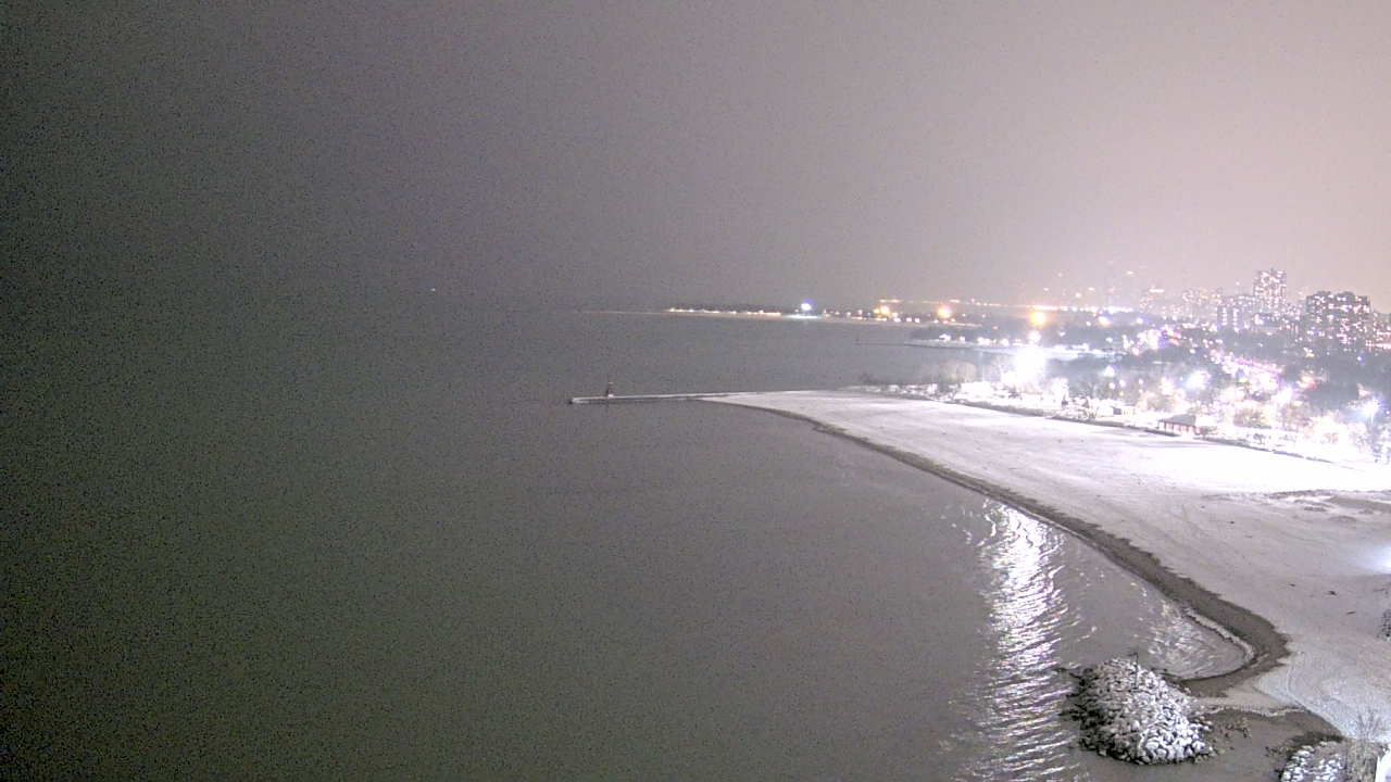 Thumbnail for current weather camera view from Edgewater Beach in Chicago, Illinois