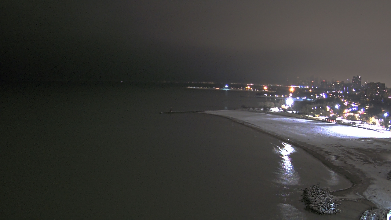 Thumbnail for current weather camera view from Edgewater Beach in Chicago, Illinois