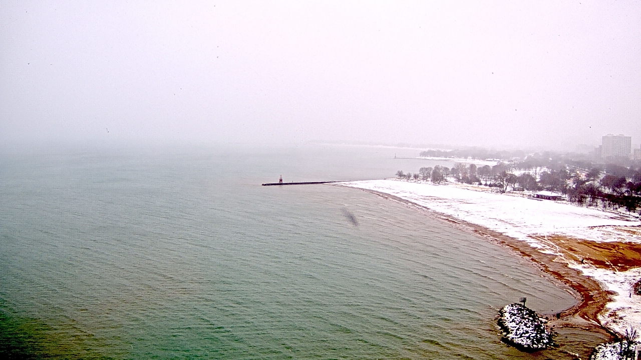 Thumbnail for current weather camera view from Edgewater Beach in Chicago, Illinois