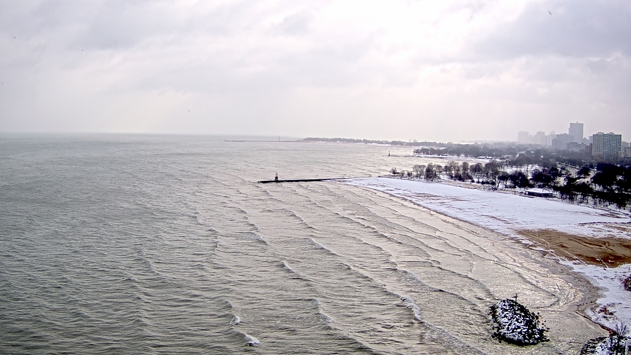 Thumbnail for current weather camera view from Edgewater Beach in Chicago, Illinois