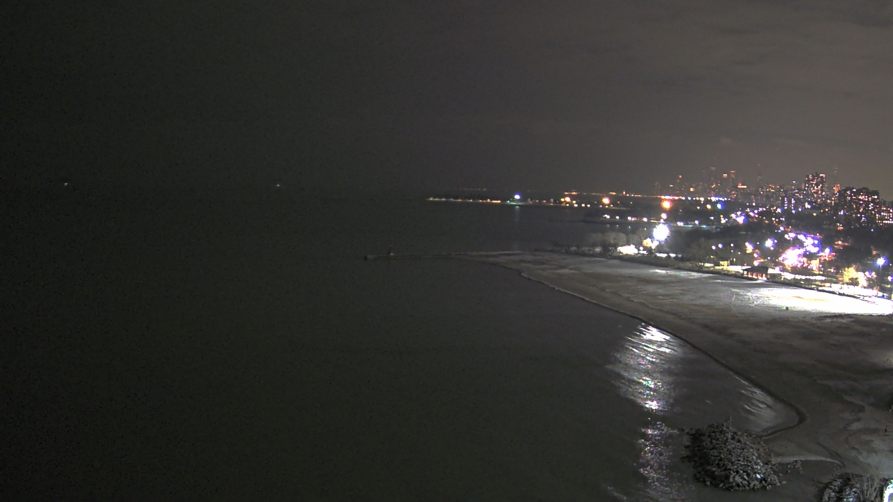 Thumbnail for current weather camera view from Edgewater Beach in Chicago, Illinois