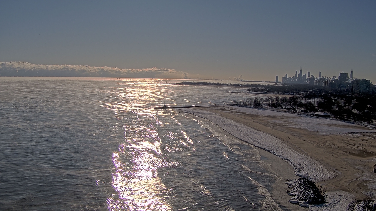 Thumbnail for current weather camera view from Edgewater Beach in Chicago, Illinois