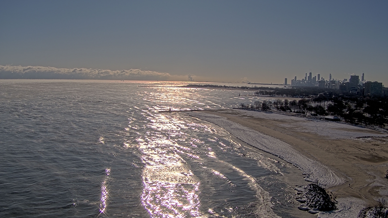 Thumbnail for current weather camera view from Edgewater Beach in Chicago, Illinois