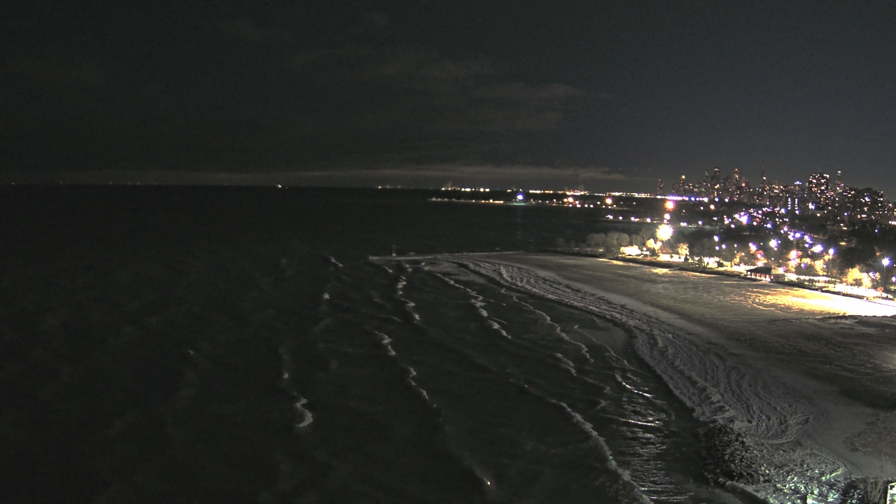 Thumbnail for current weather camera view from Edgewater Beach in Chicago, Illinois