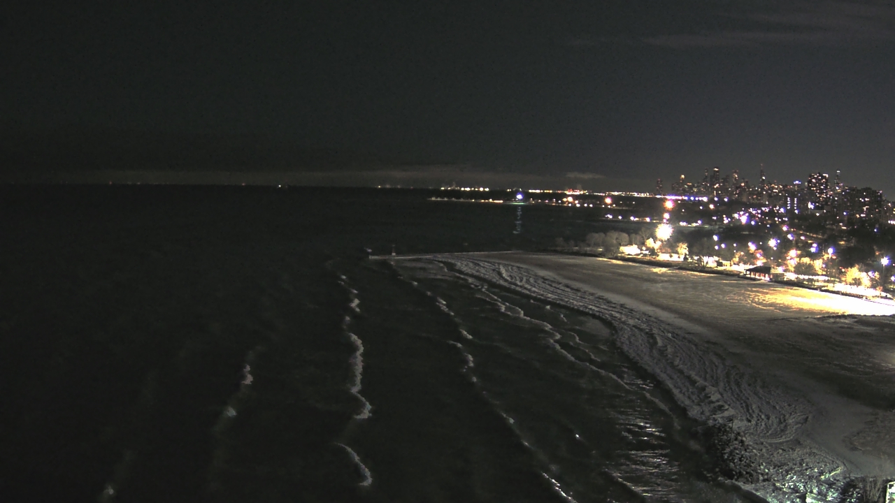 Thumbnail for current weather camera view from Edgewater Beach in Chicago, Illinois