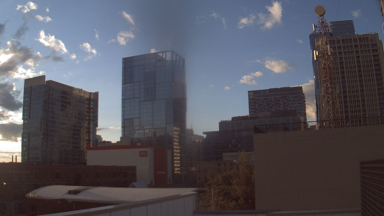 Thumbnail for current weather camera view from Old St Marys School in Chicago, Illinois