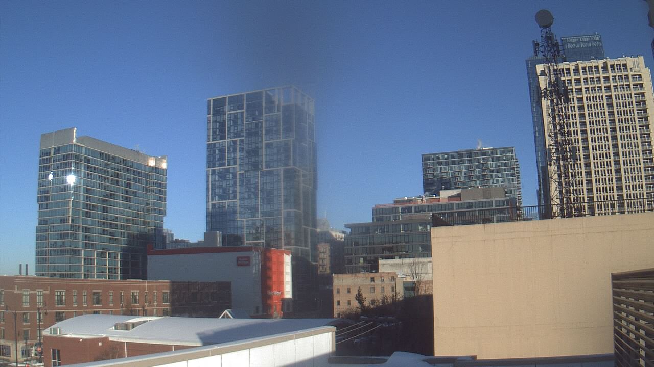 Thumbnail for current weather camera view from Old St Marys School in Chicago, Illinois