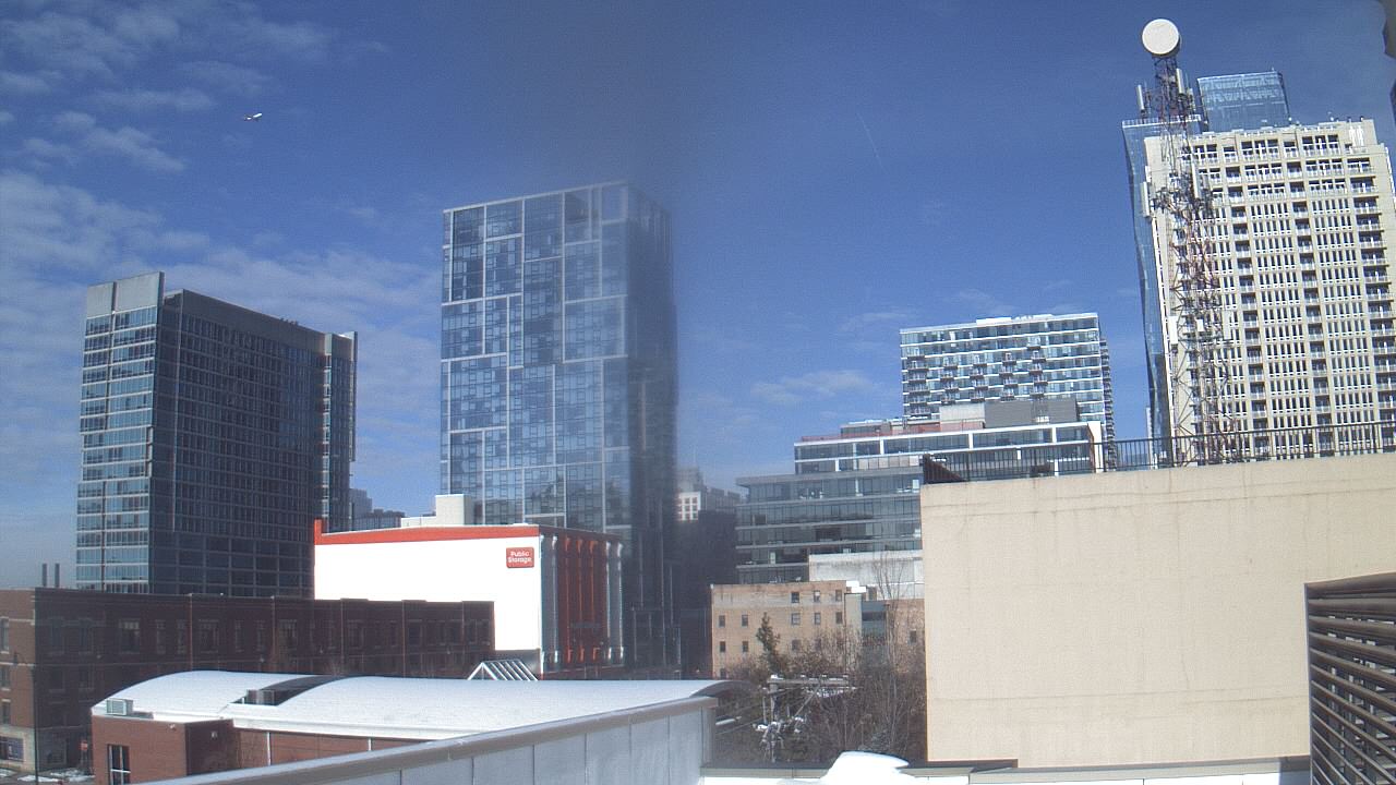 Thumbnail for current weather camera view from Old St Marys School in Chicago, Illinois