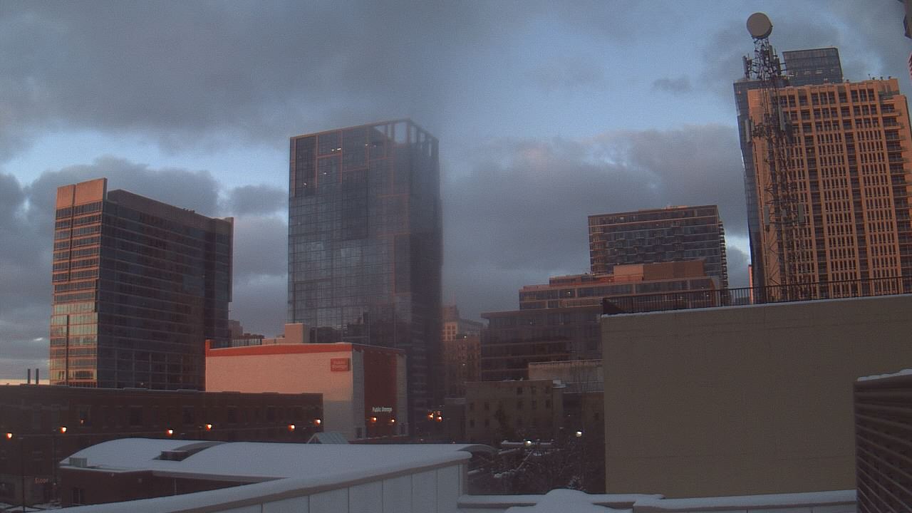 Thumbnail for current weather camera view from Old St Marys School in Chicago, Illinois