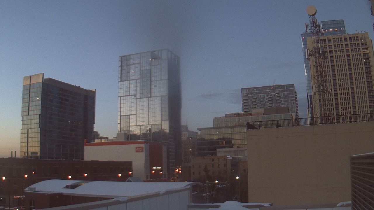 Thumbnail for current weather camera view from Old St Marys School in Chicago, Illinois