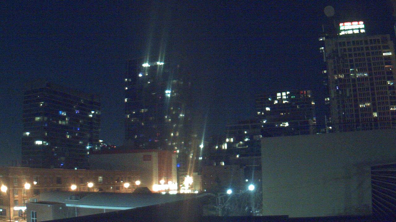 Thumbnail for current weather camera view from Old St Marys School in Chicago, Illinois