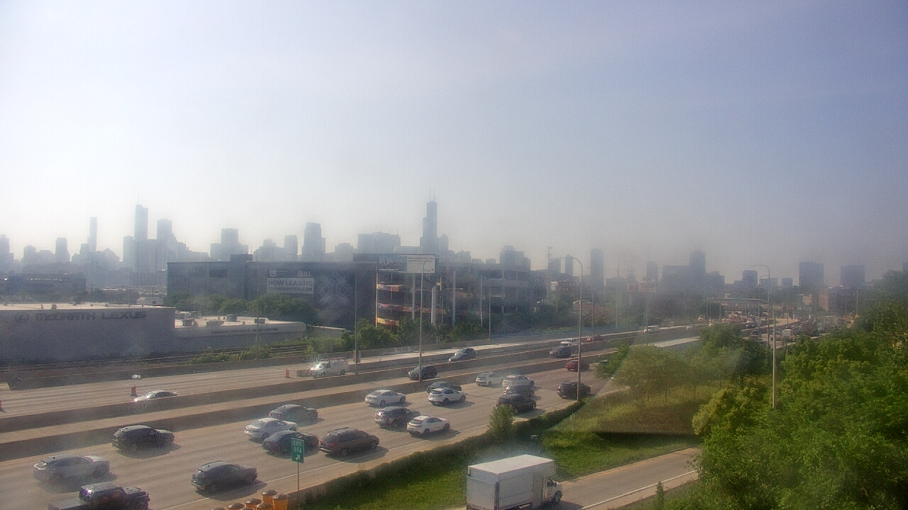 Thumbnail for current weather camera view from St Stanislaus Kostka School in Chicago, Illinois