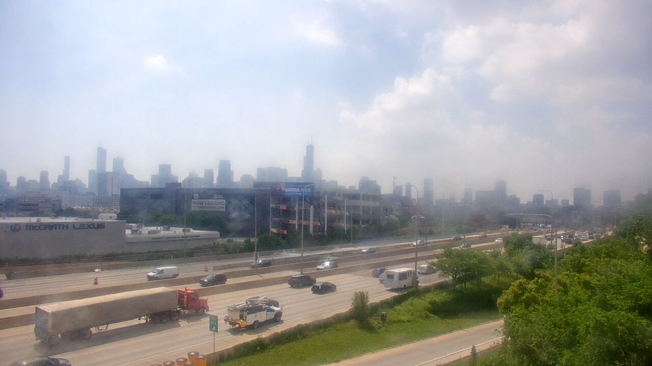 Thumbnail for current weather camera view from St Stanislaus Kostka School in Chicago, Illinois