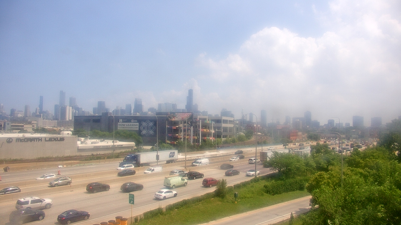Thumbnail for current weather camera view from St Stanislaus Kostka School in Chicago, Illinois