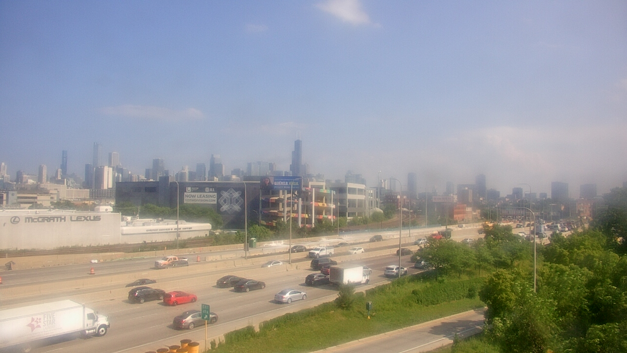 Thumbnail for current weather camera view from St Stanislaus Kostka School in Chicago, Illinois