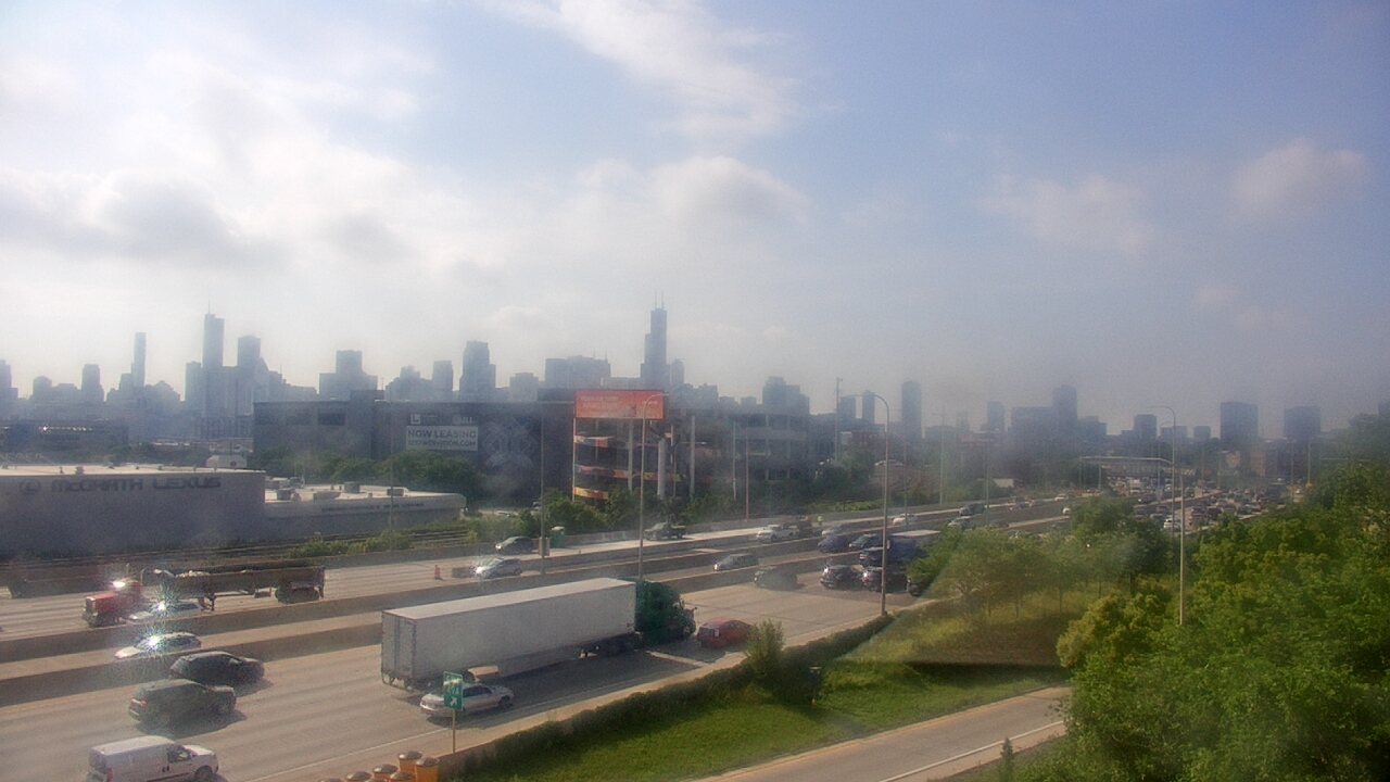 Thumbnail for current weather camera view from St Stanislaus Kostka School in Chicago, Illinois