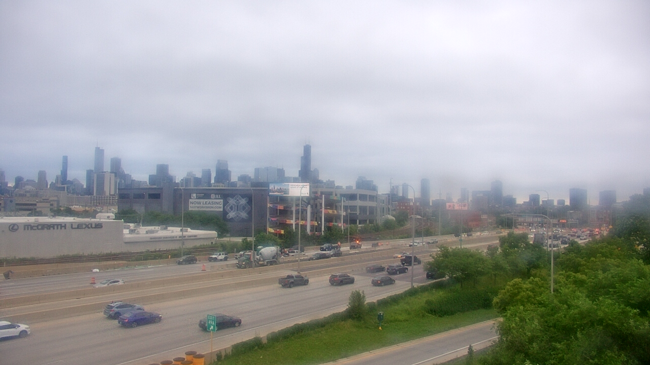 Thumbnail for current weather camera view from St Stanislaus Kostka School in Chicago, Illinois