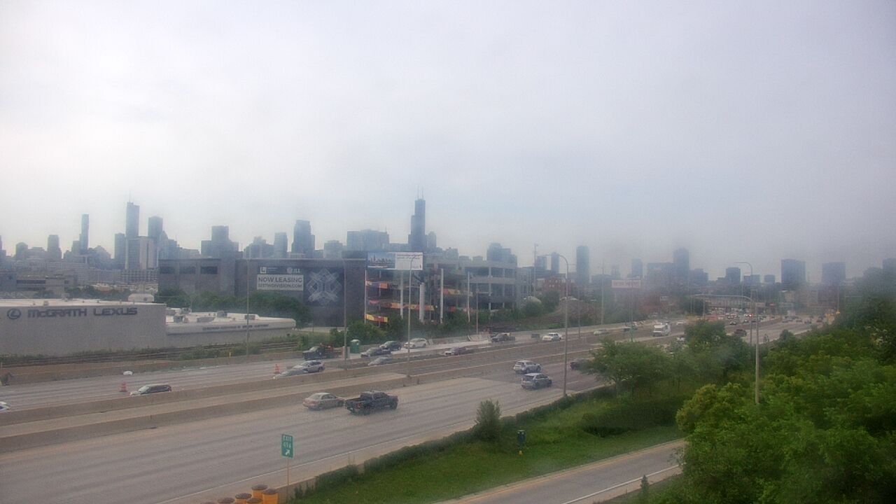 Thumbnail for current weather camera view from St Stanislaus Kostka School in Chicago, Illinois