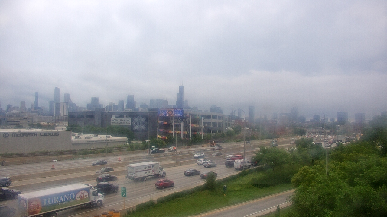 Thumbnail for current weather camera view from St Stanislaus Kostka School in Chicago, Illinois
