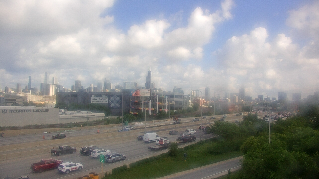 Thumbnail for current weather camera view from St Stanislaus Kostka School in Chicago, Illinois
