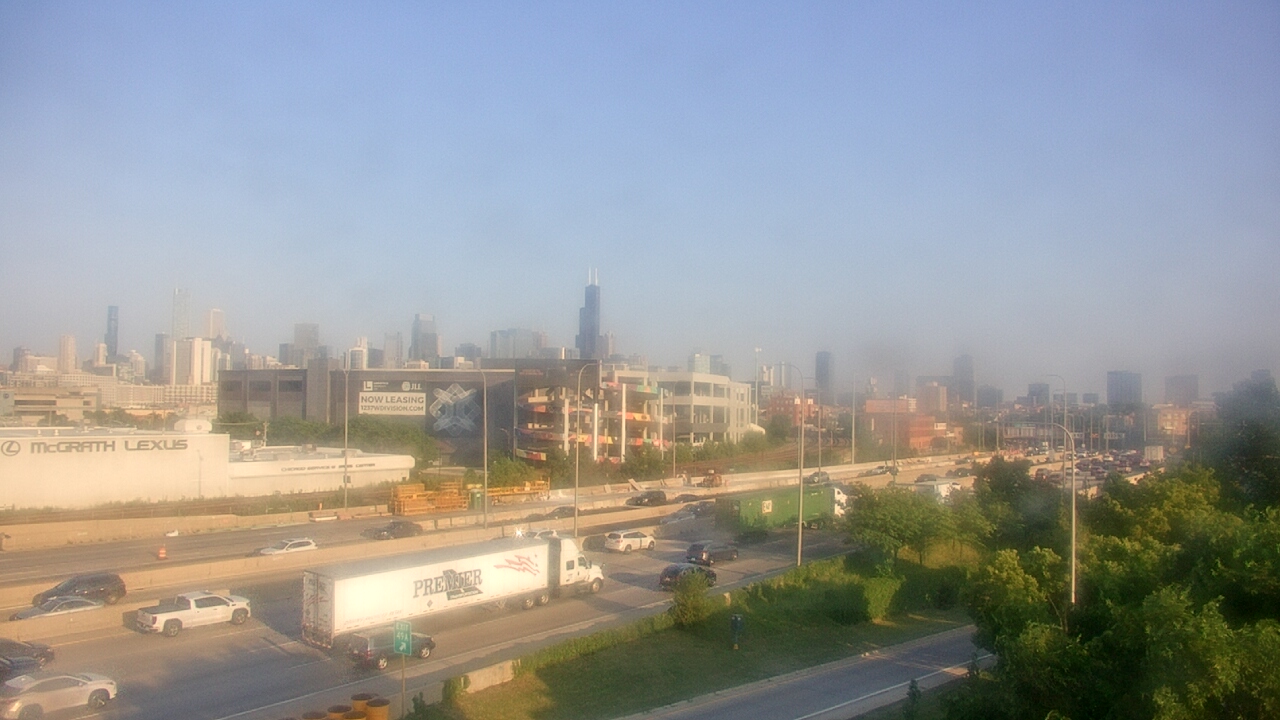 Thumbnail for current weather camera view from St Stanislaus Kostka School in Chicago, Illinois