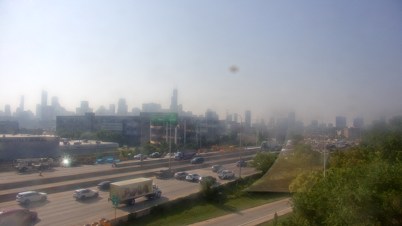 Thumbnail for current weather camera view from St Stanislaus Kostka School in Chicago, Illinois