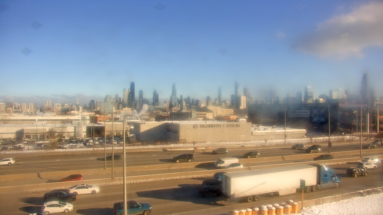 Thumbnail for current weather camera view from St Stanislaus Kostka School in Chicago, Illinois