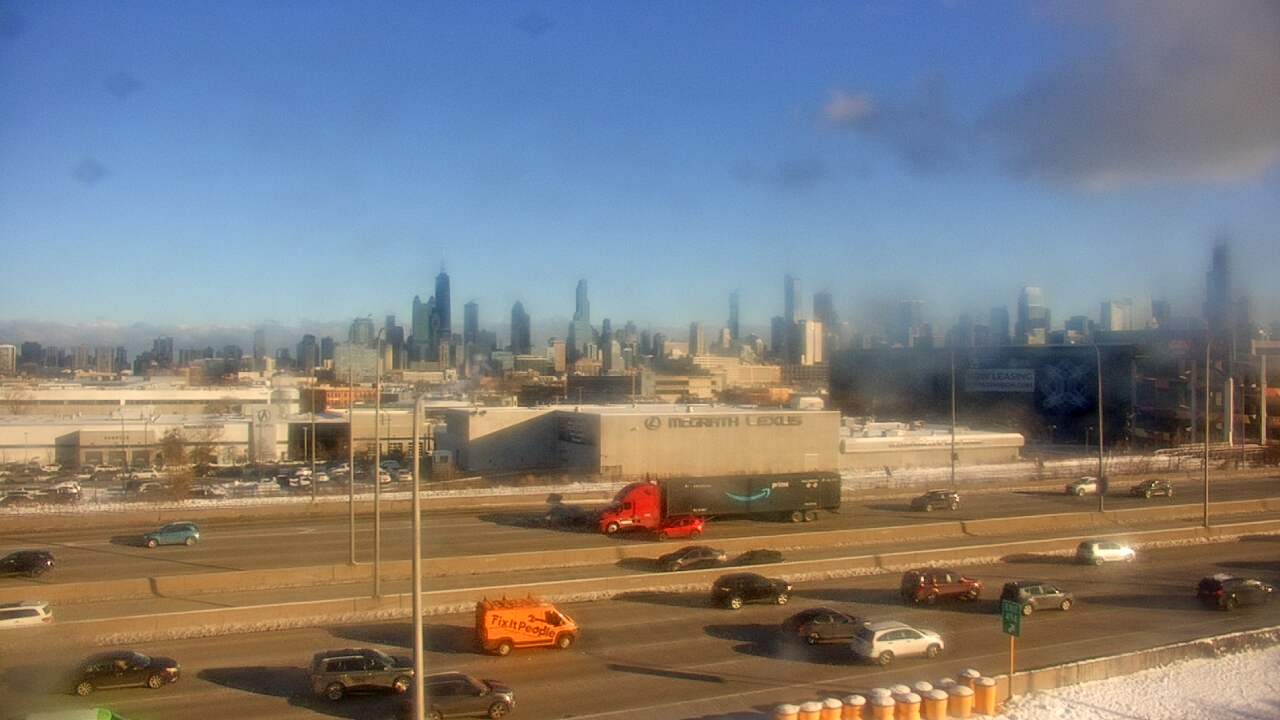Thumbnail for current weather camera view from St Stanislaus Kostka School in Chicago, Illinois