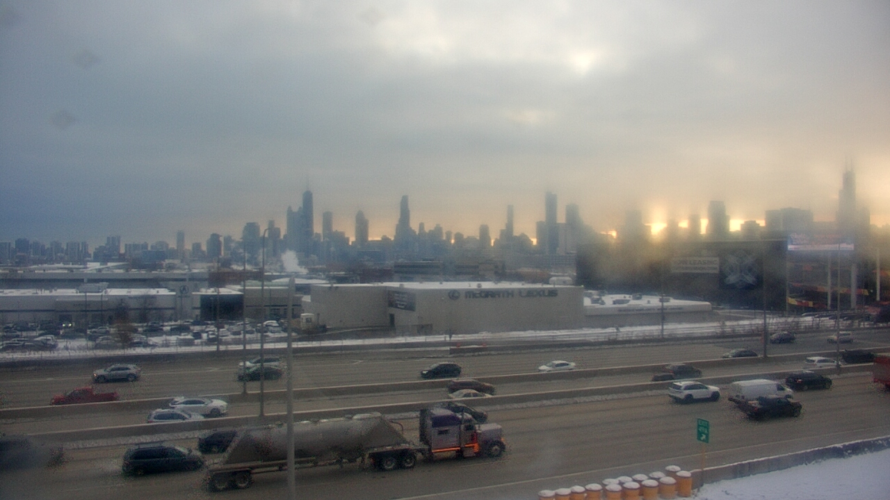 Thumbnail for current weather camera view from St Stanislaus Kostka School in Chicago, Illinois