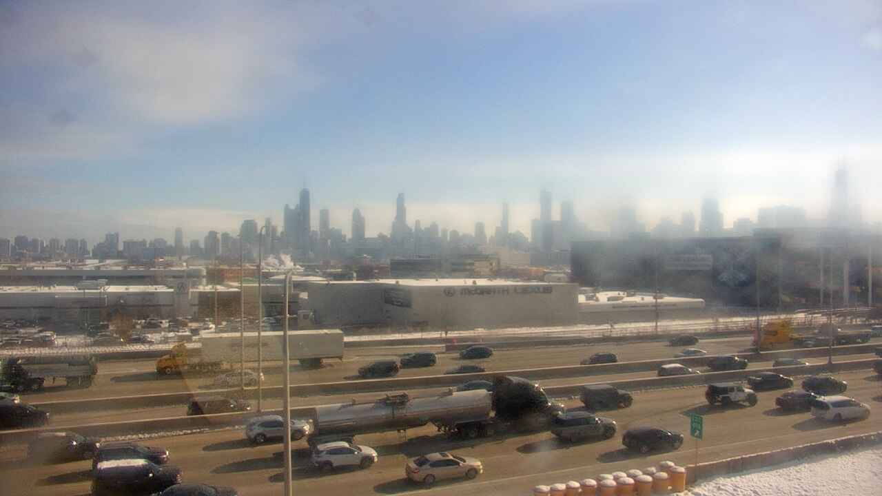 Thumbnail for current weather camera view from St Stanislaus Kostka School in Chicago, Illinois