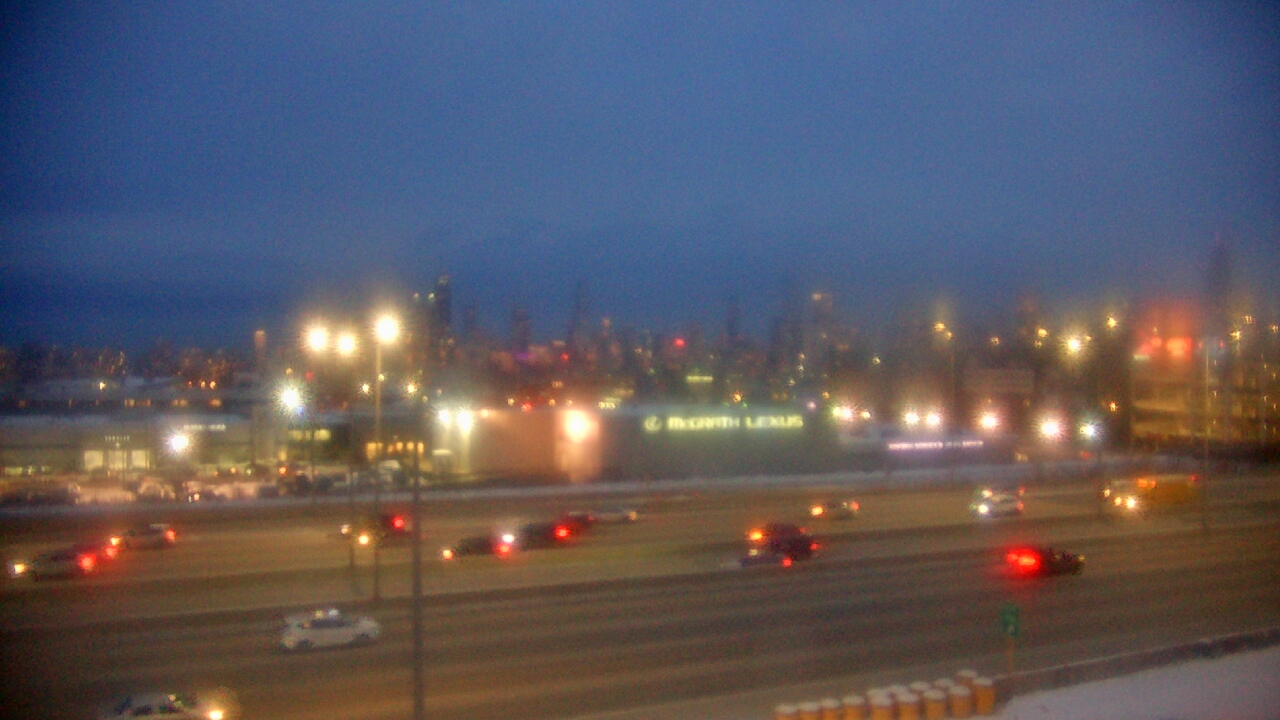 Thumbnail for current weather camera view from St Stanislaus Kostka School in Chicago, Illinois