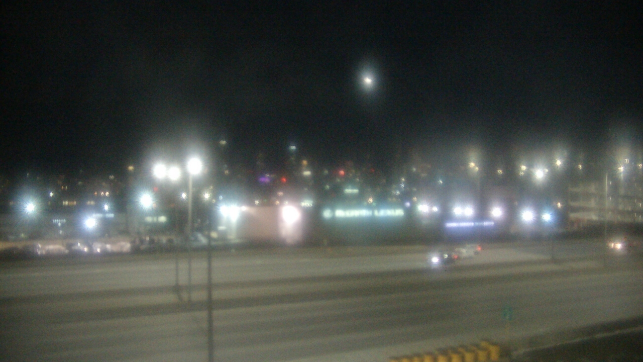 Thumbnail for current weather camera view from St Stanislaus Kostka School in Chicago, Illinois