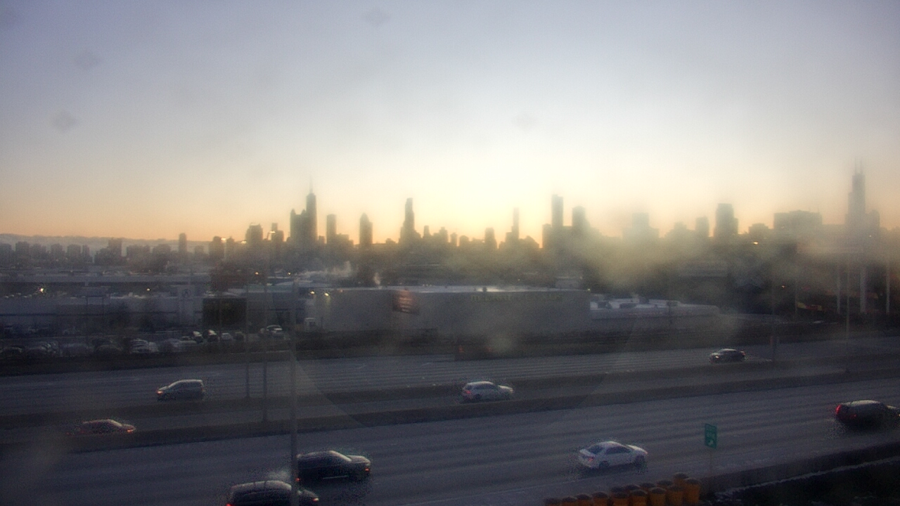 Thumbnail for current weather camera view from St Stanislaus Kostka School in Chicago, Illinois