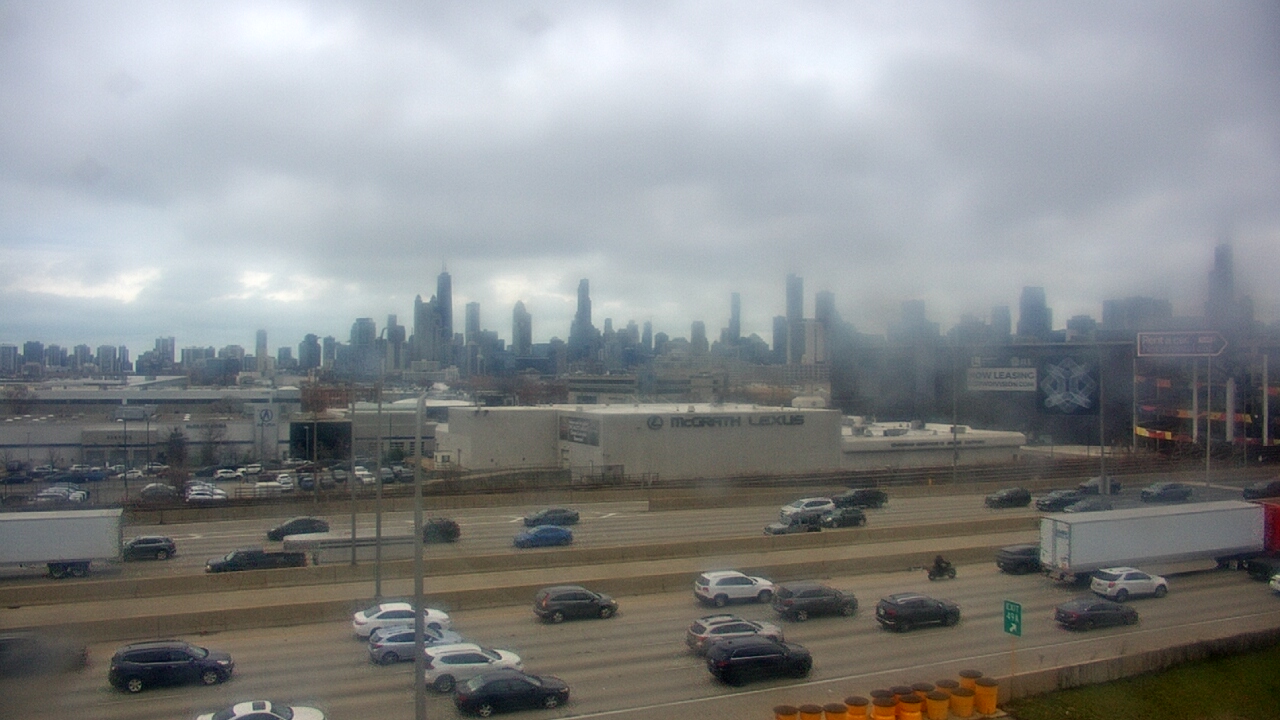 Thumbnail for current weather camera view from St Stanislaus Kostka School in Chicago, Illinois