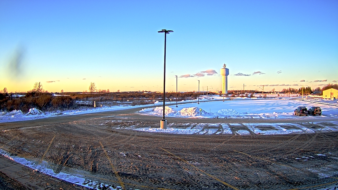 Thumbnail for current weather camera view from Calcium Primary School in Calcium, New York