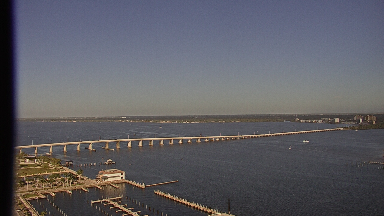 Thumbnail for current weather camera view from Edison Grand tower 350 ft elev. in Fort Myers, Florida