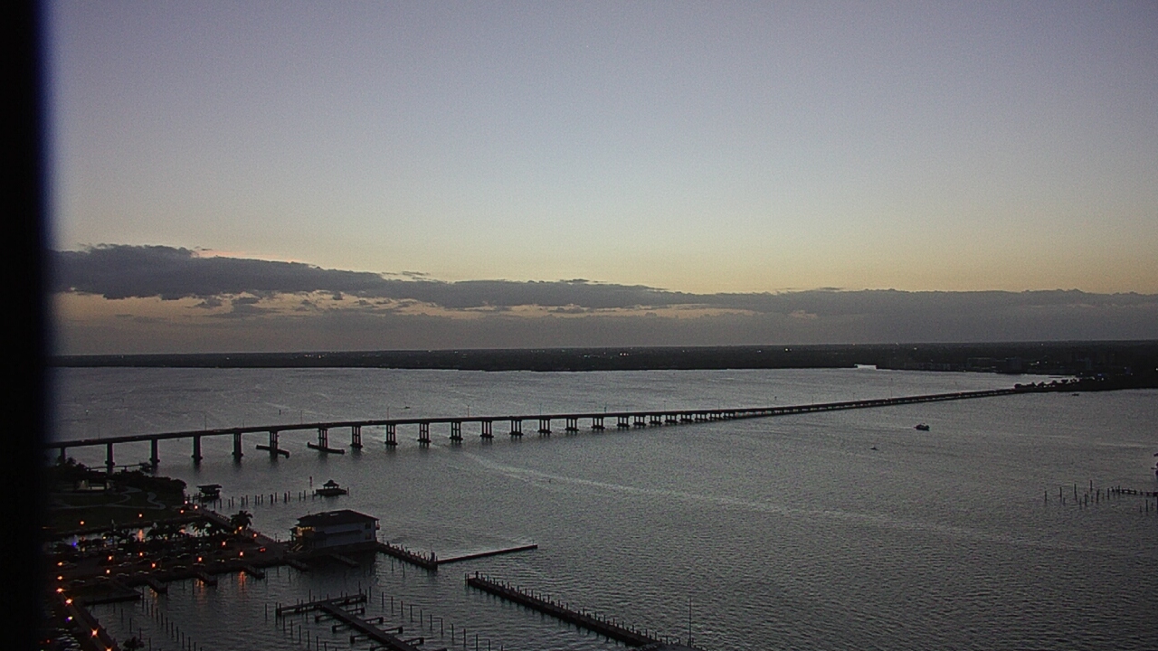 Thumbnail for current weather camera view from Edison Grand tower 350 ft elev. in Fort Myers, Florida