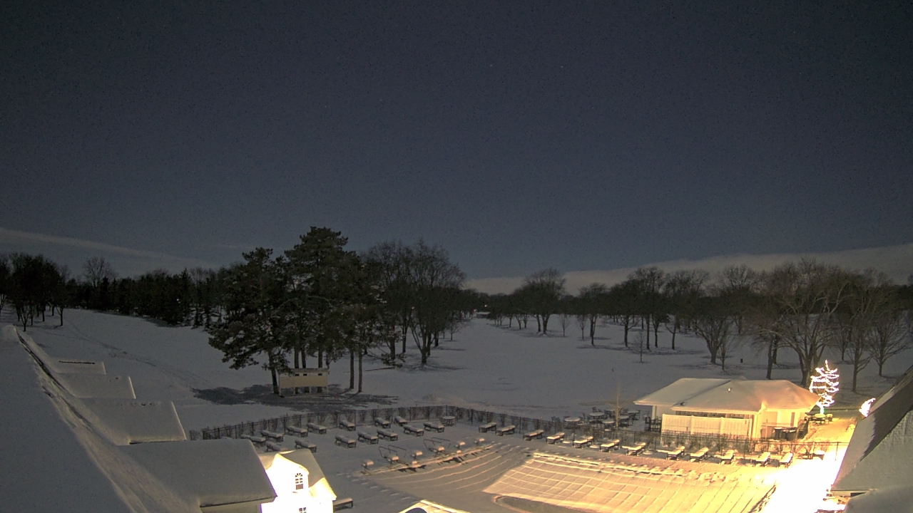 Thumbnail for current weather camera view from Crystal Lake Country Club in Crystal Lake, Illinois