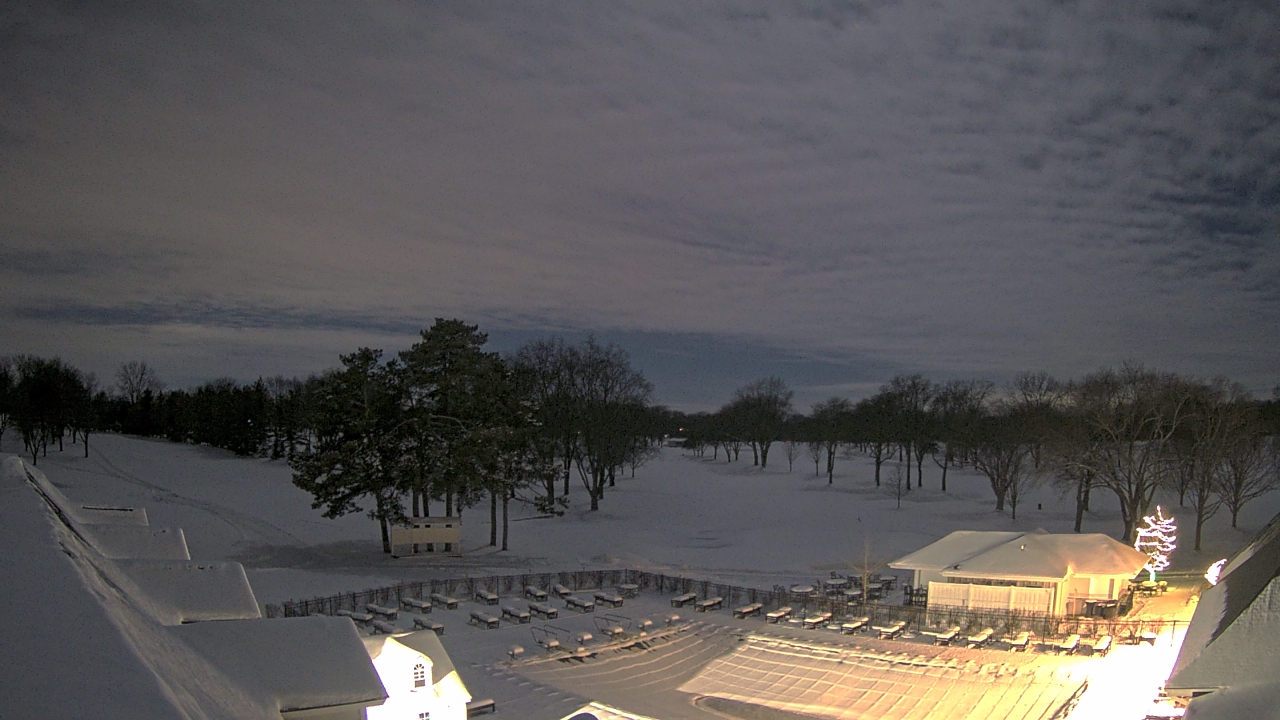 Thumbnail for current weather camera view from Crystal Lake Country Club in Crystal Lake, Illinois