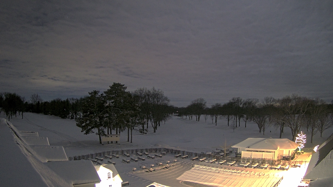 Thumbnail for current weather camera view from Crystal Lake Country Club in Crystal Lake, Illinois
