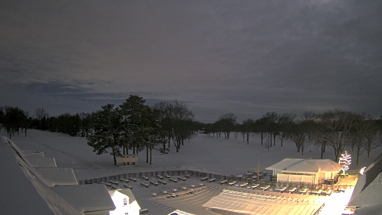 Thumbnail for current weather camera view from Crystal Lake Country Club in Crystal Lake, Illinois